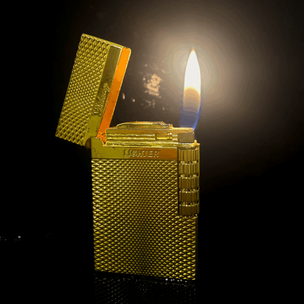 Montaigne briquet en or de luxe allumé